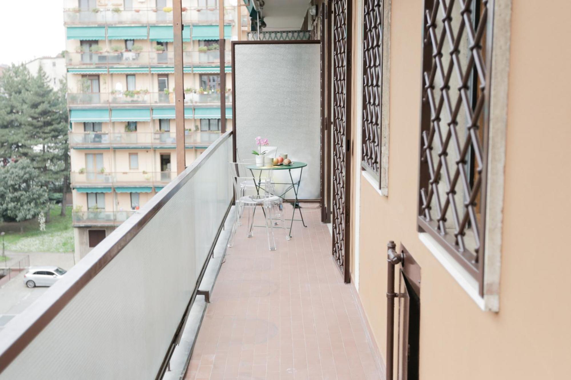 New Modern Flat 10 Minutes Walk From Central Station, Milan